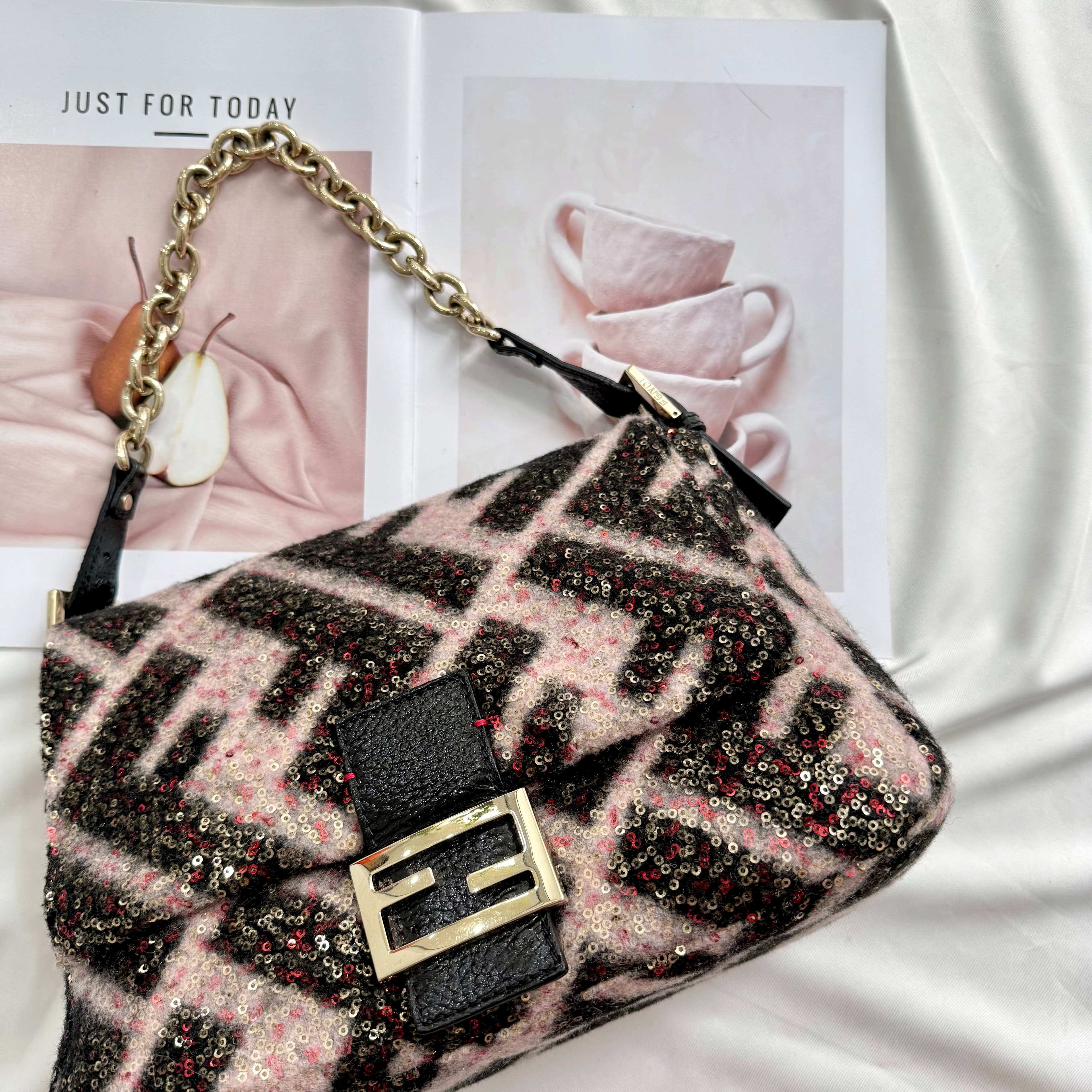 Fendi Mamma Baguette Sequined Zucca - Black & Pink - photo 2