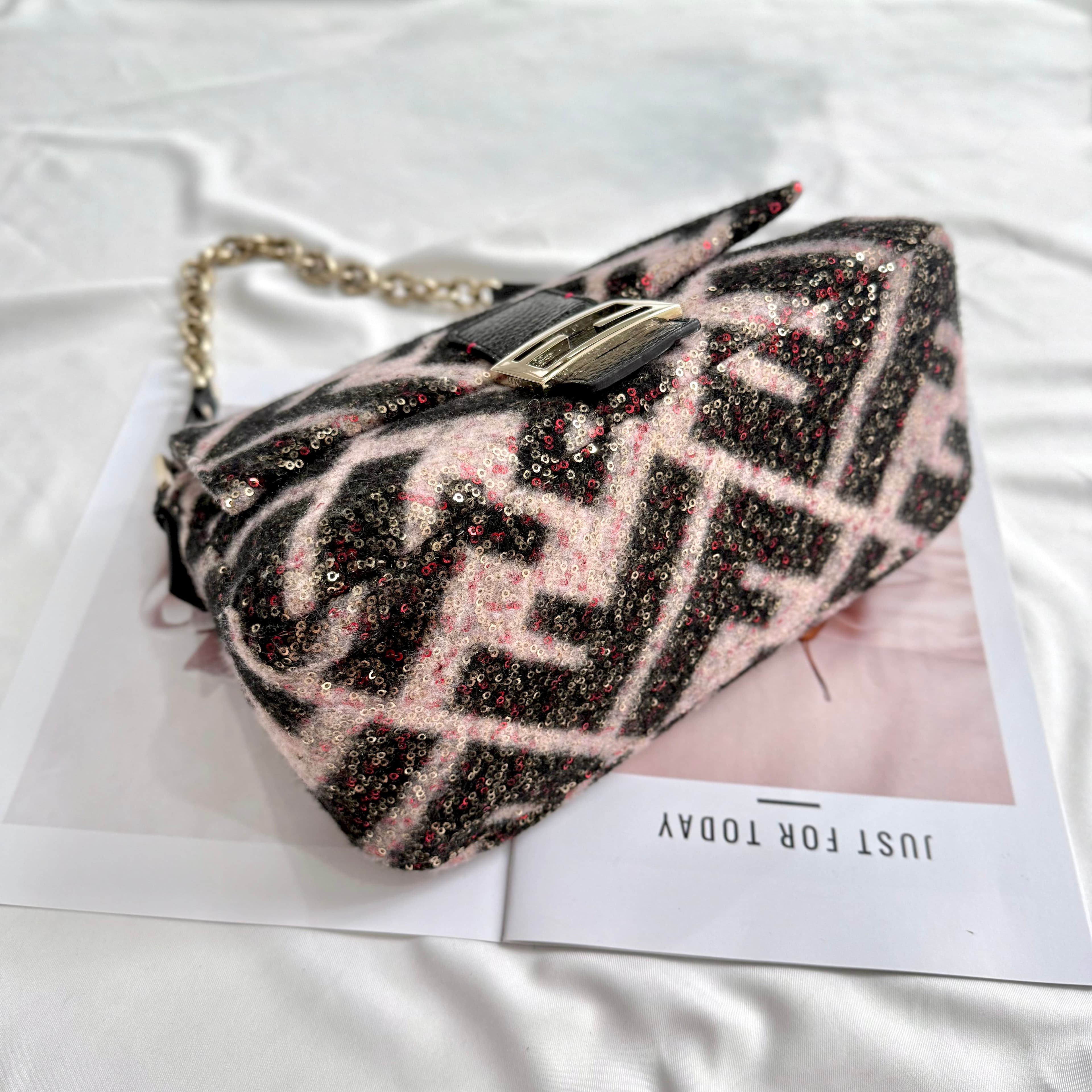 Fendi Mamma Baguette Sequined Zucca - Black & Pink - photo 4